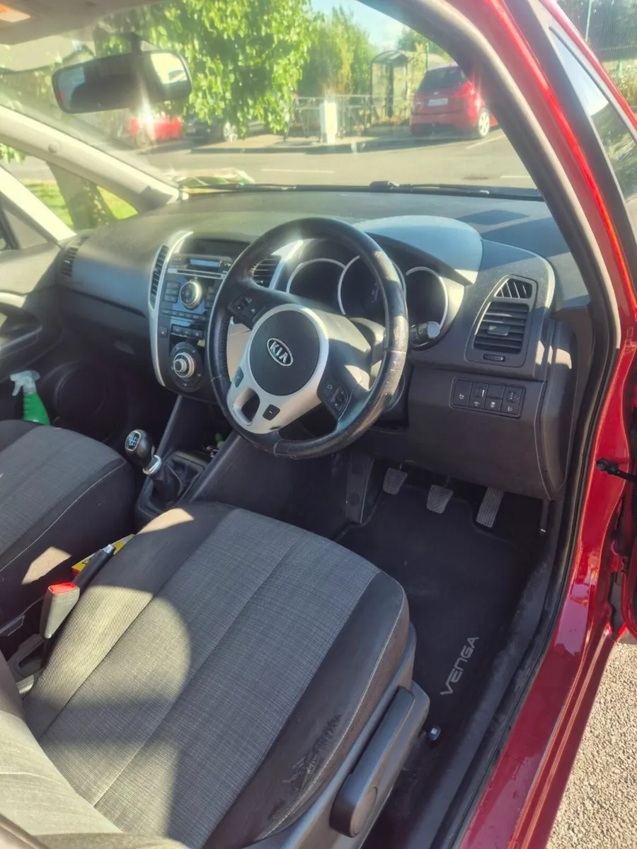 Kia Venga 2012 - Image 2
