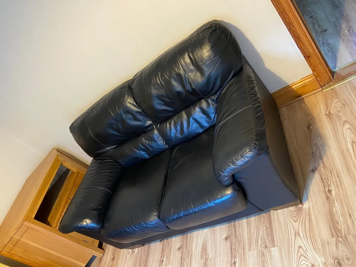 Leather couches - Image 1