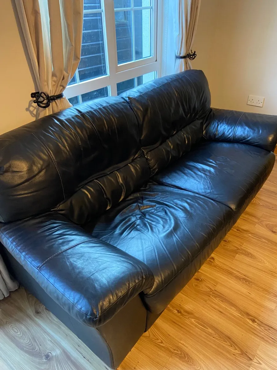 Leather couches - Image 2