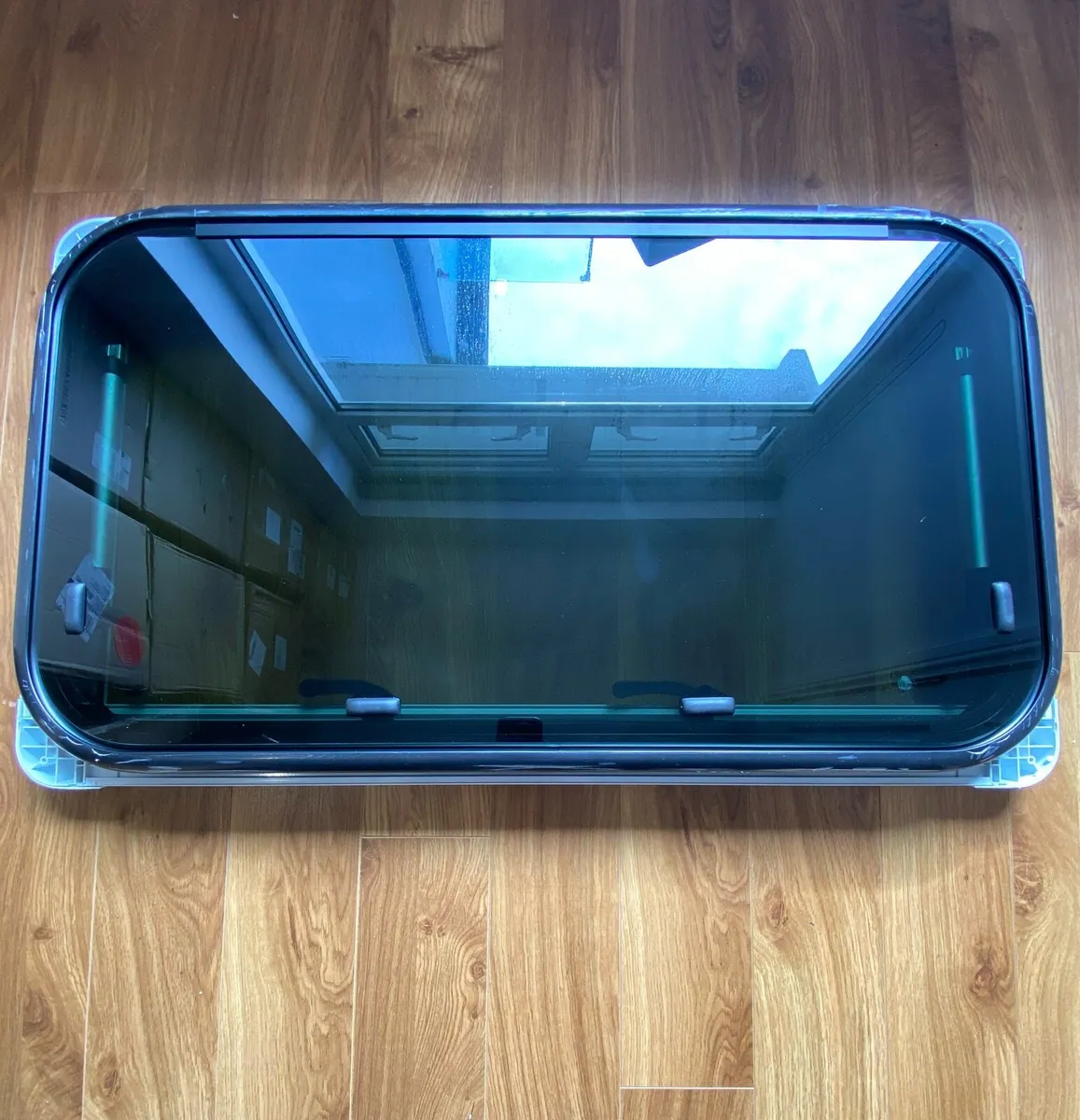 900X500 Push Out Window with Blinds and Fly Net - Image 1