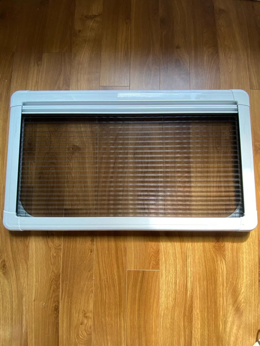 900X500 Push Out Window with Blinds and Fly Net - Image 4