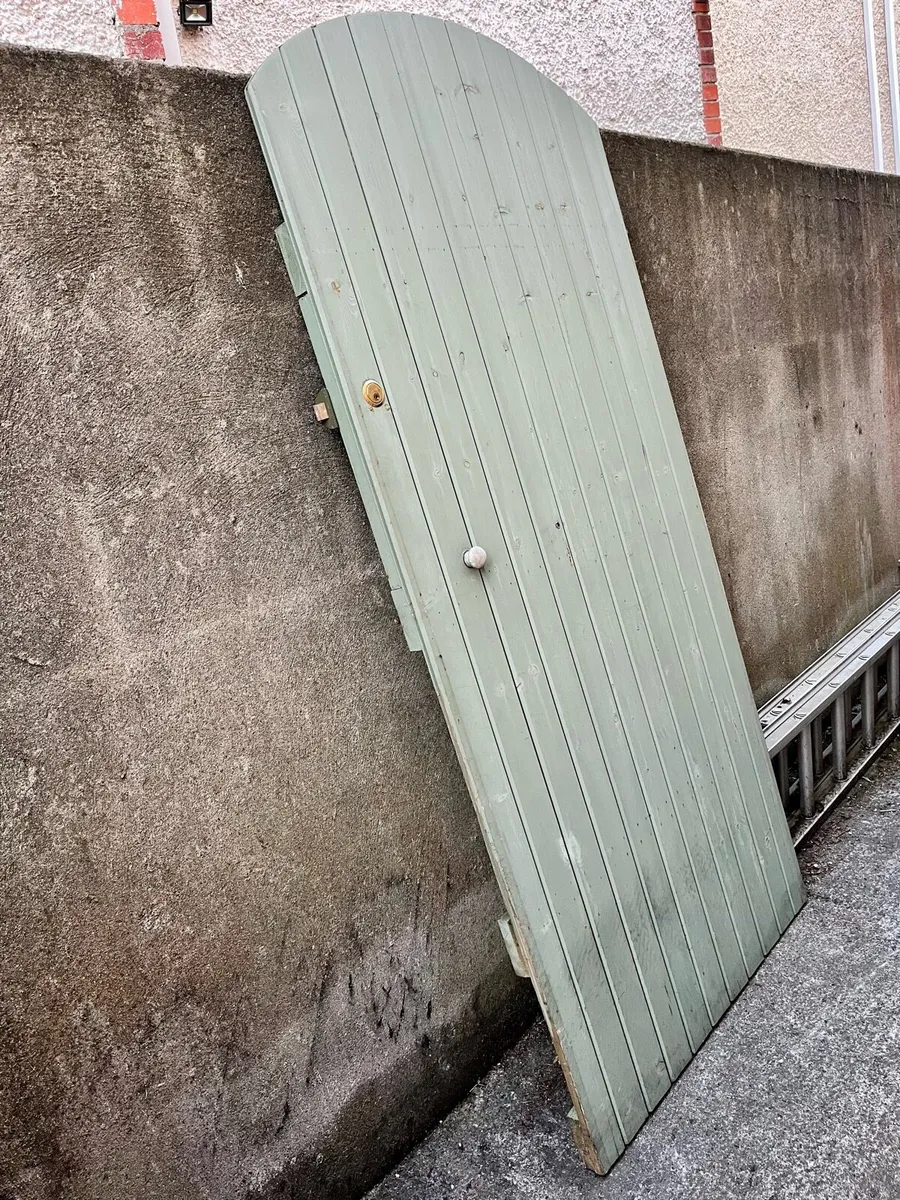 Side Gate - Image 1