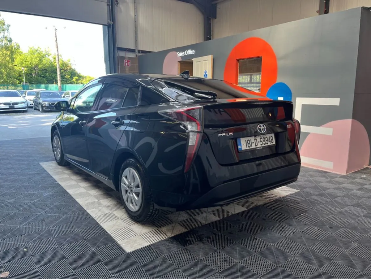 Toyota Prius 1.8 Hyrbid / 102k KMs / Reverse Came - Image 4