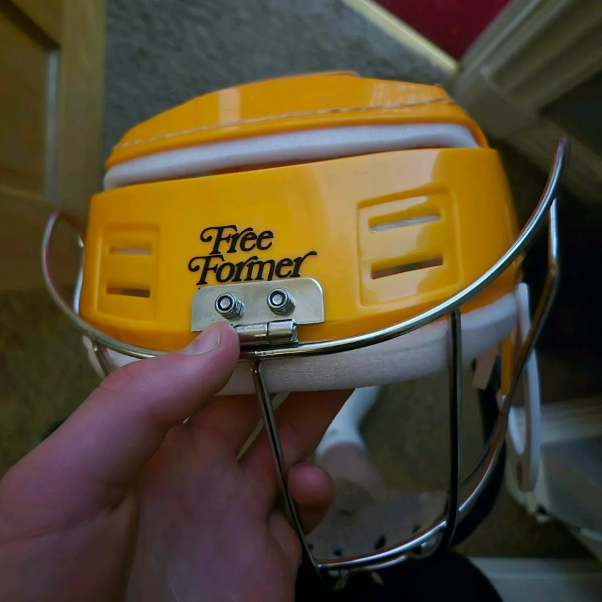 Replica free former hurling helmet - Image 1