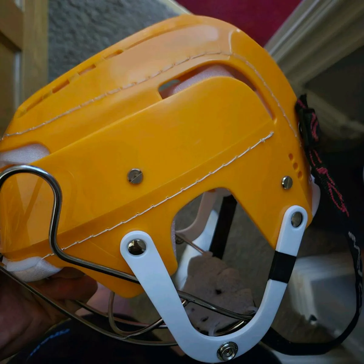Replica free former hurling helmet - Image 2