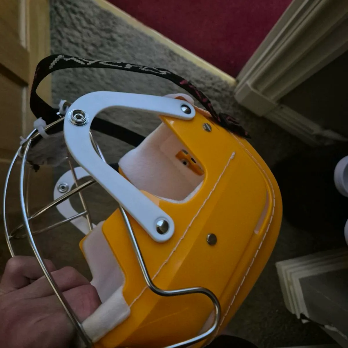 Replica free former hurling helmet - Image 3