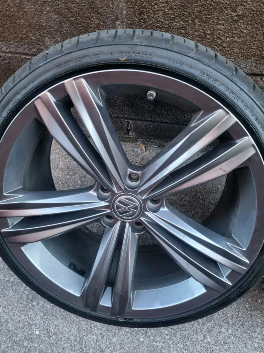 19" genuine vw tiguan  r line alloys - Image 3