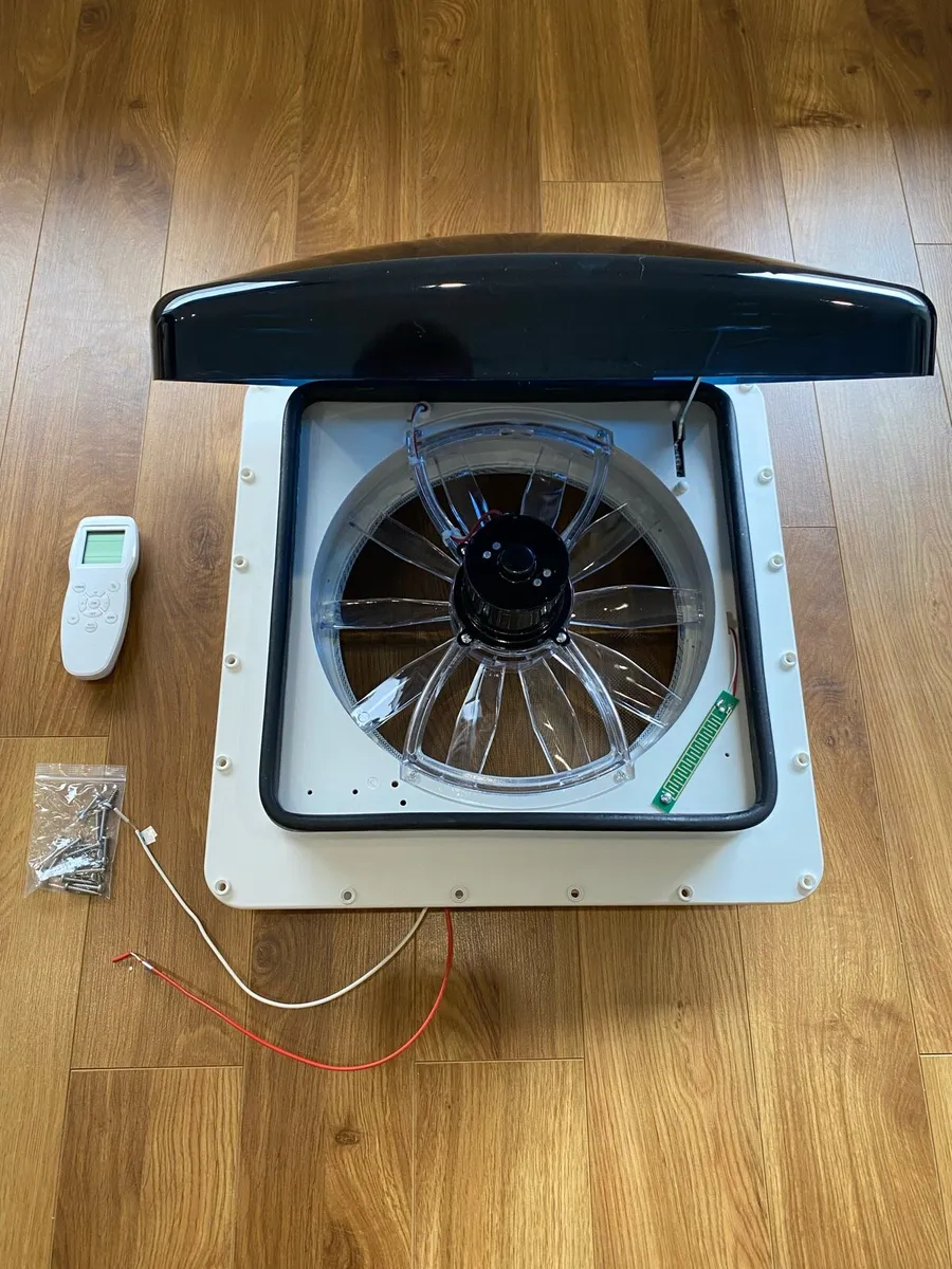 400X400 12V Skylight with Rain Sensor - Image 1