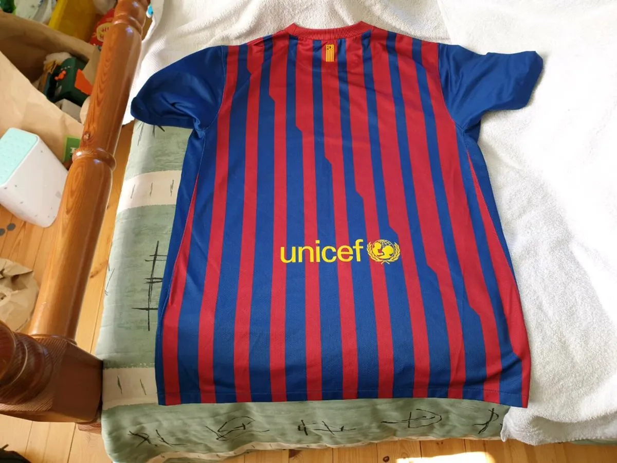 Barcelona Football Club Home Jersey 2011 to 2012 L - Image 3