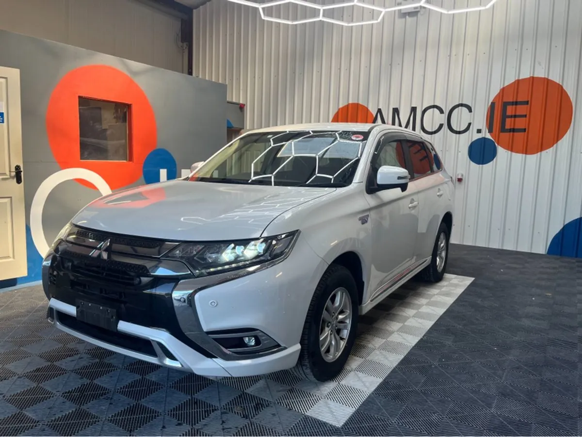 Mitsubishi Outlander 2.4 Hybrid / 71k KMs / Heate - Image 3
