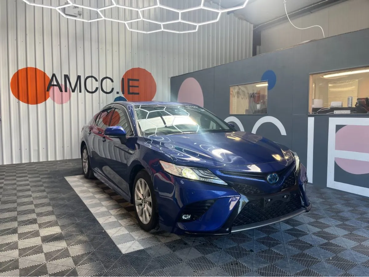 Toyota Camry 2.5 Hyrbid / 66k KMs / Reverse Camer - Image 1