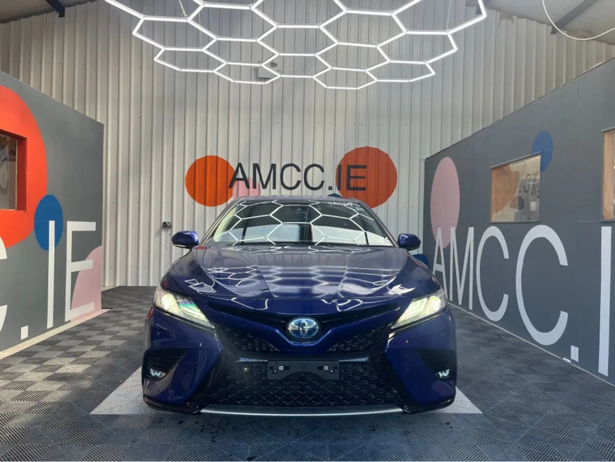 Toyota Camry 2.5 Hyrbid / 66k KMs / Reverse Camer - Image 2