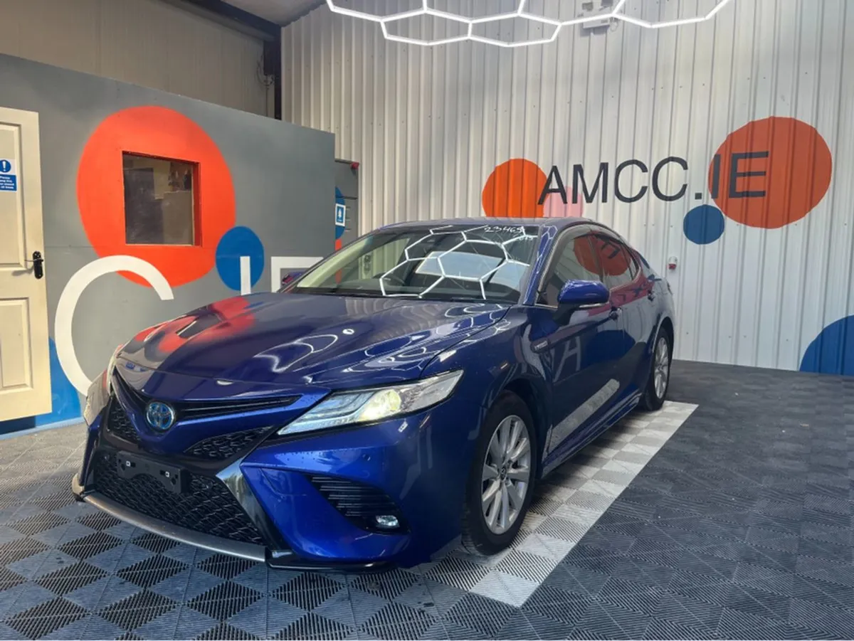 Toyota Camry 2.5 Hyrbid / 66k KMs / Reverse Camer - Image 3