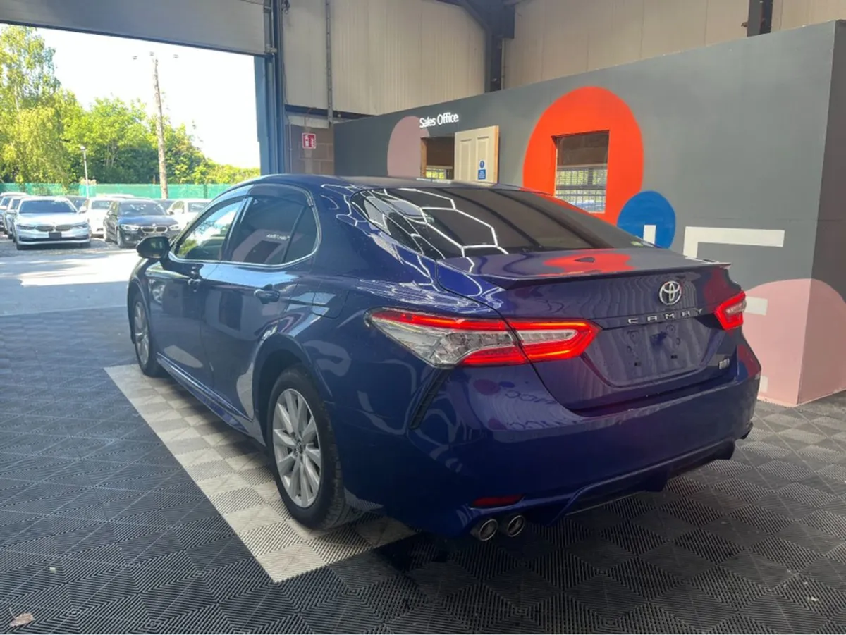 Toyota Camry 2.5 Hyrbid / 66k KMs / Reverse Camer - Image 4