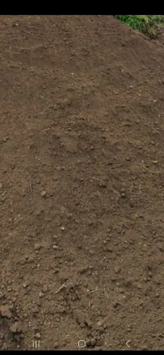 TOP QUALITY TOPSOIL DELIVERED 20 TONNE LOADS - Image 2