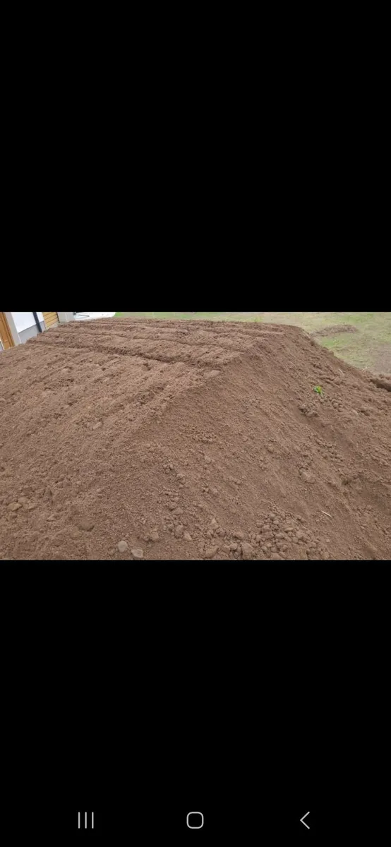 TOP QUALITY TOPSOIL DELIVERED 20 TONNE LOADS - Image 3