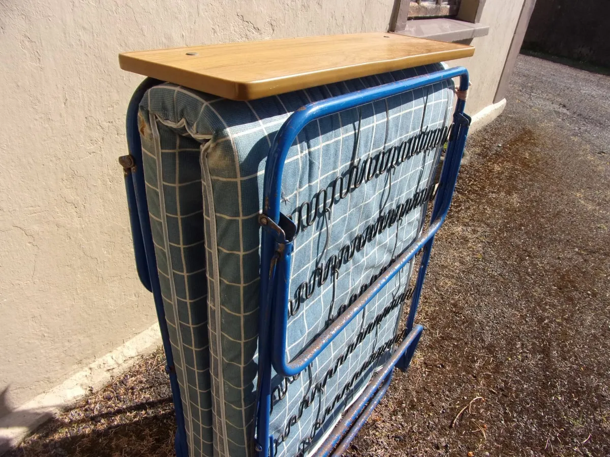 Single fold up bed - Image 1