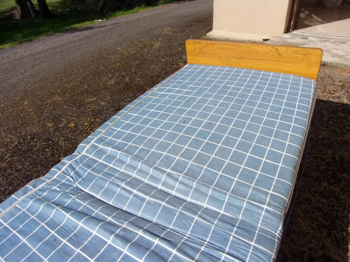Single fold up bed - Image 3