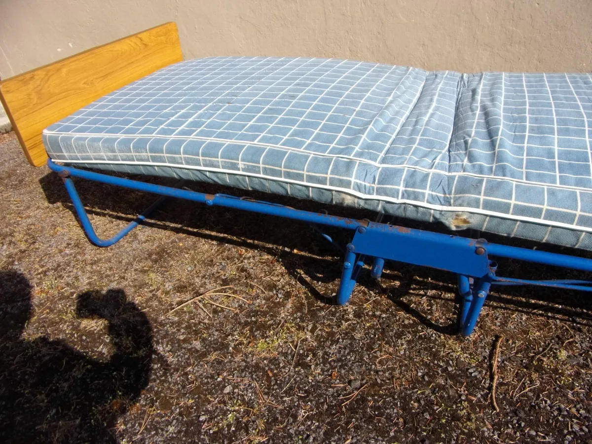 Single fold up bed - Image 4