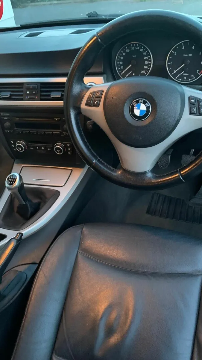 BMW 3-Series 2007 - Image 2