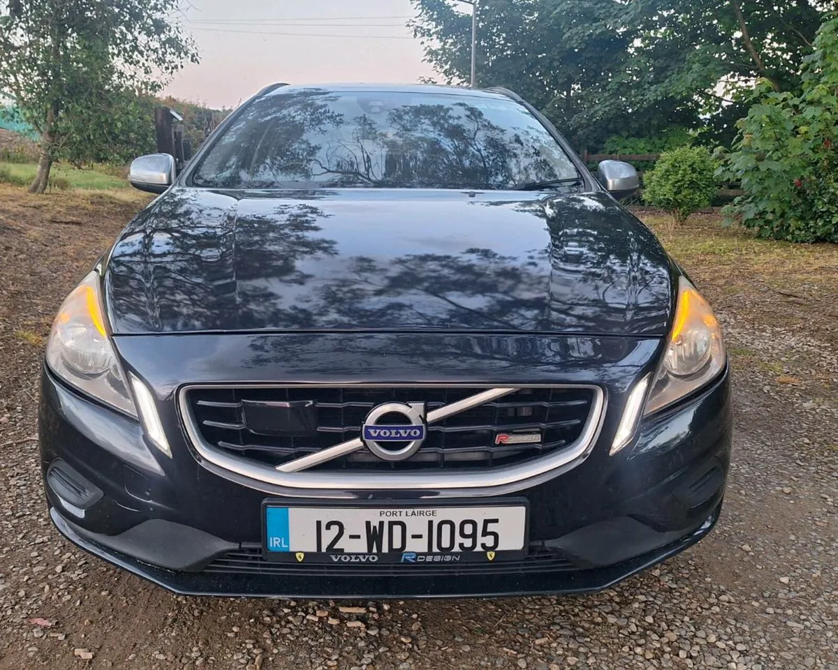 VOLVO V60 R-DESIGN TOURING 1.6 DIESEL - Image 2