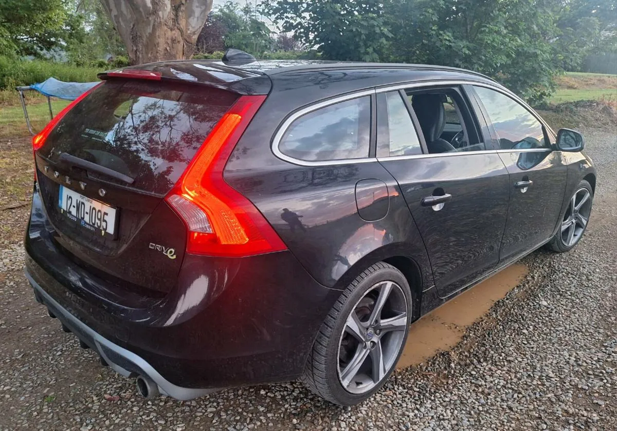 VOLVO V60 R-DESIGN TOURING 1.6 DIESEL - Image 4