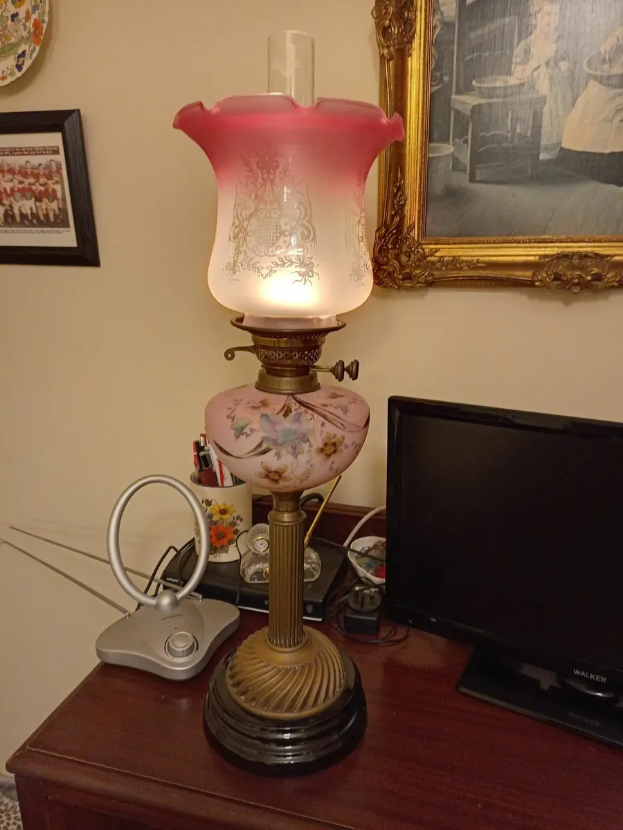 Old oil lamp - Image 1