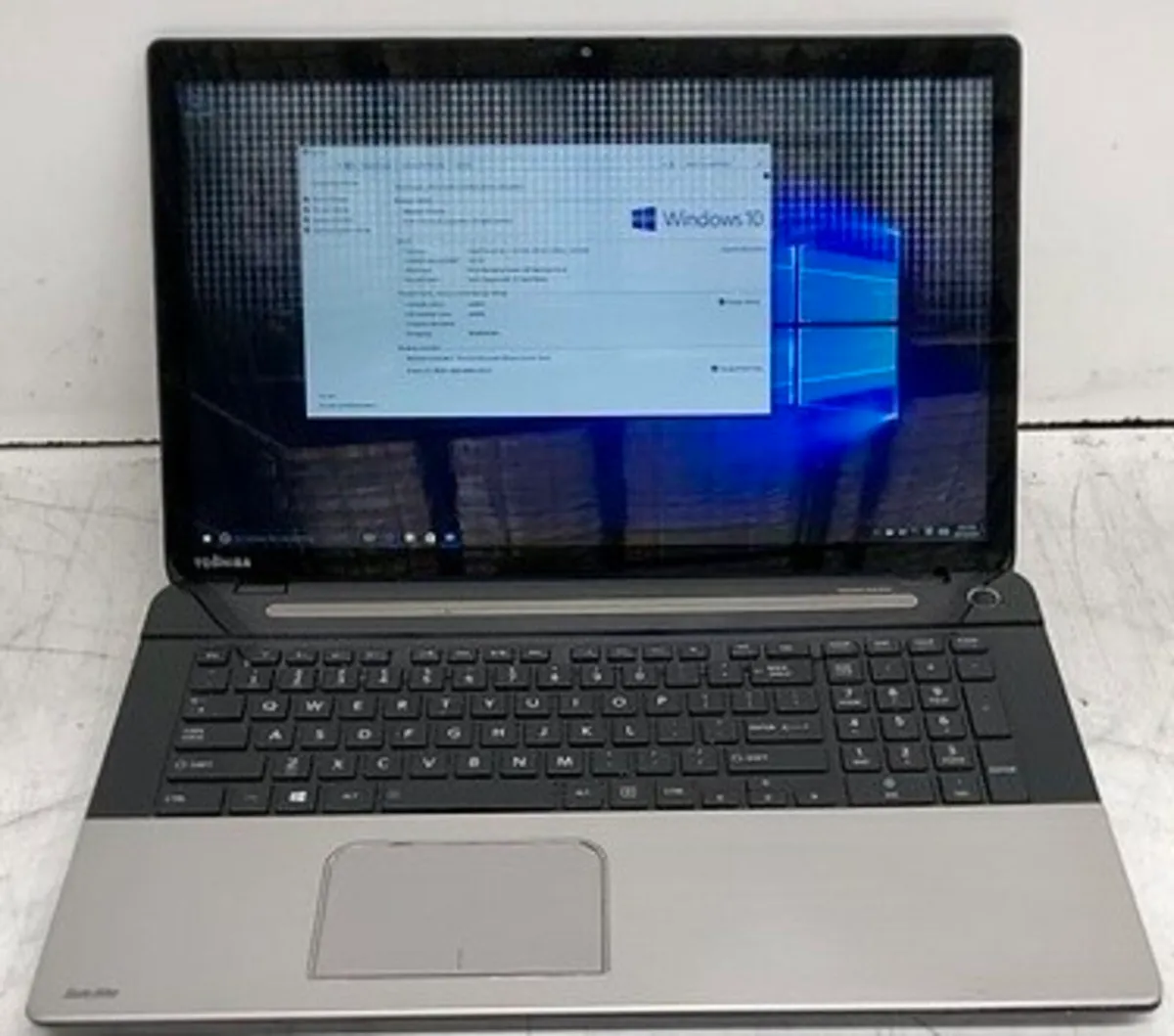 Toshiba Satellite 15 - Image 2