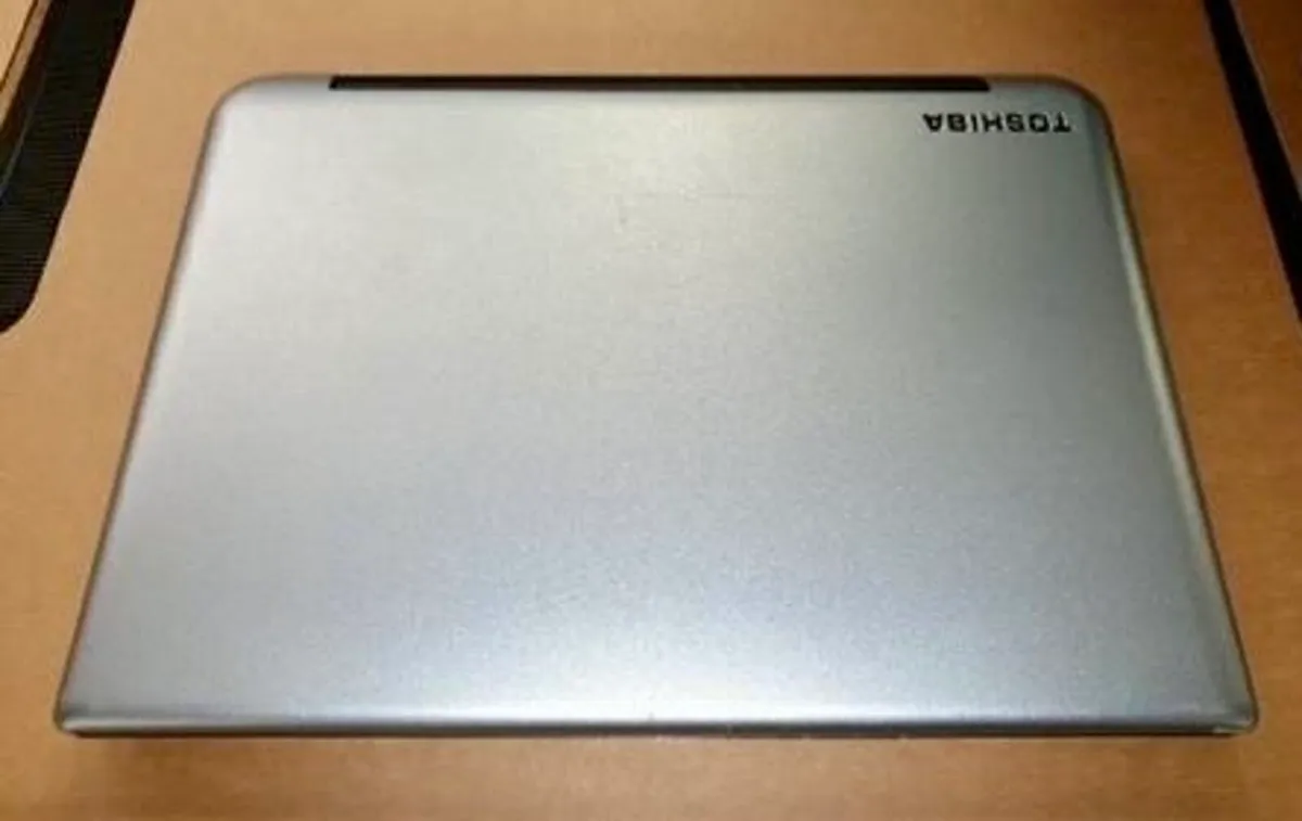 Toshiba Satellite 15 - Image 3