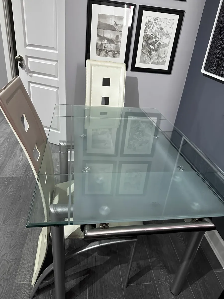 Table and Chairs - Image 4