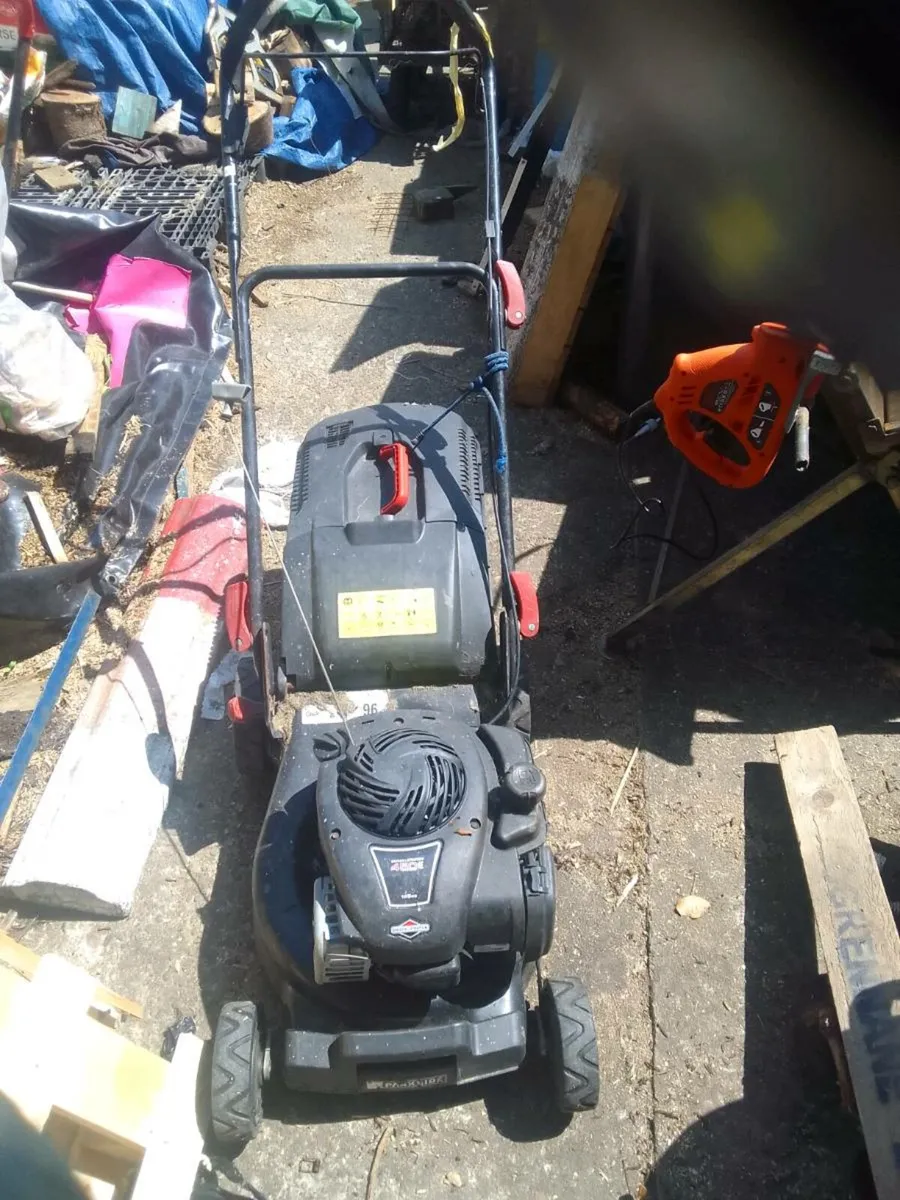Lawn mower - Image 1