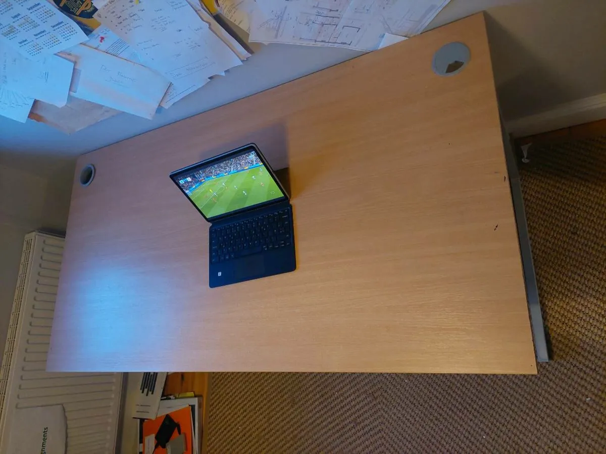 Study/office desk - Image 1