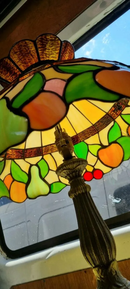 VINTAGE EMBOSSED FRUIT TIFFANY  LAMP - Image 3