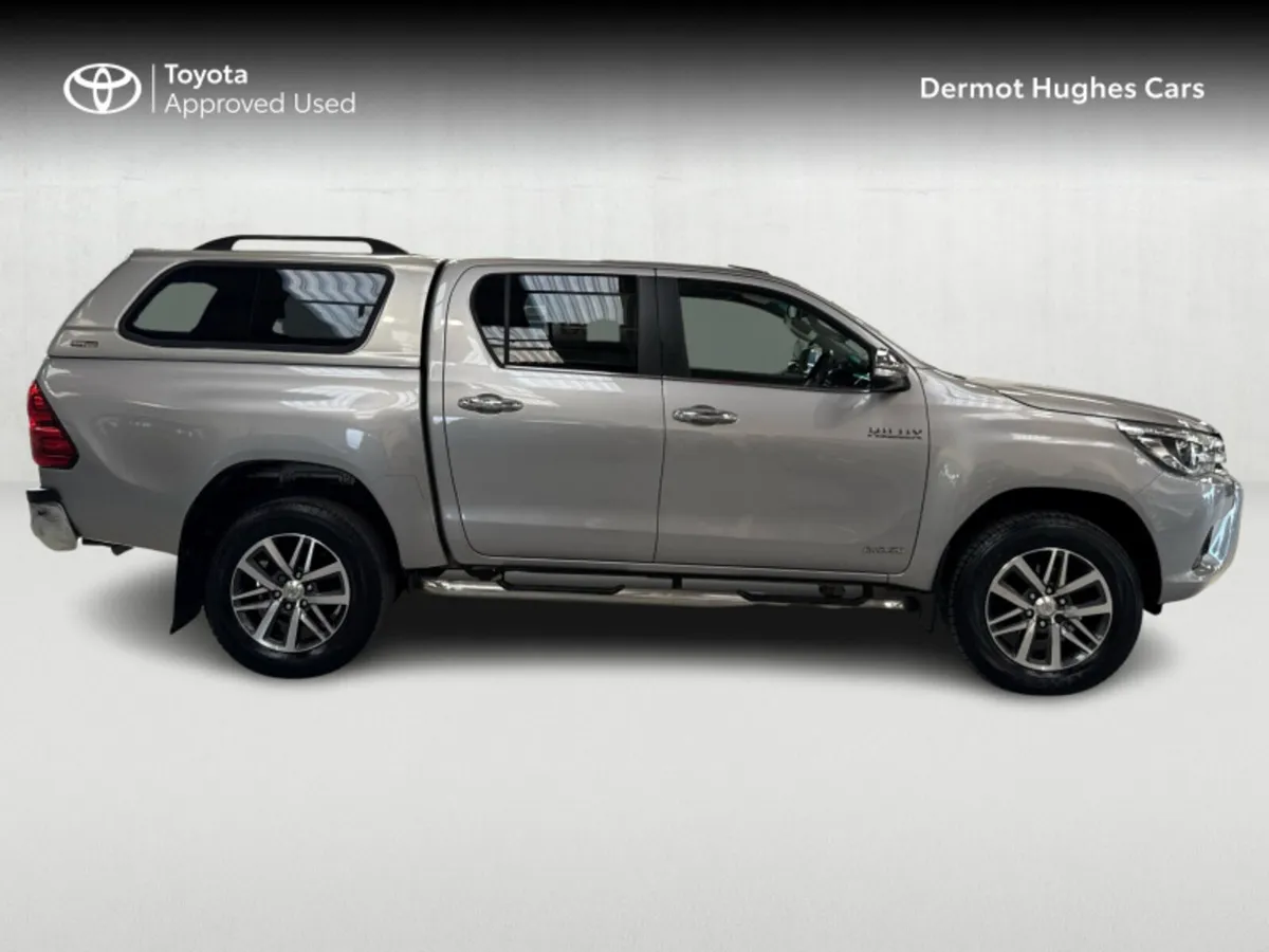 Toyota Hilux 2.4 INVINCIBLE AWD D-4D D D/C 4DR - Image 3