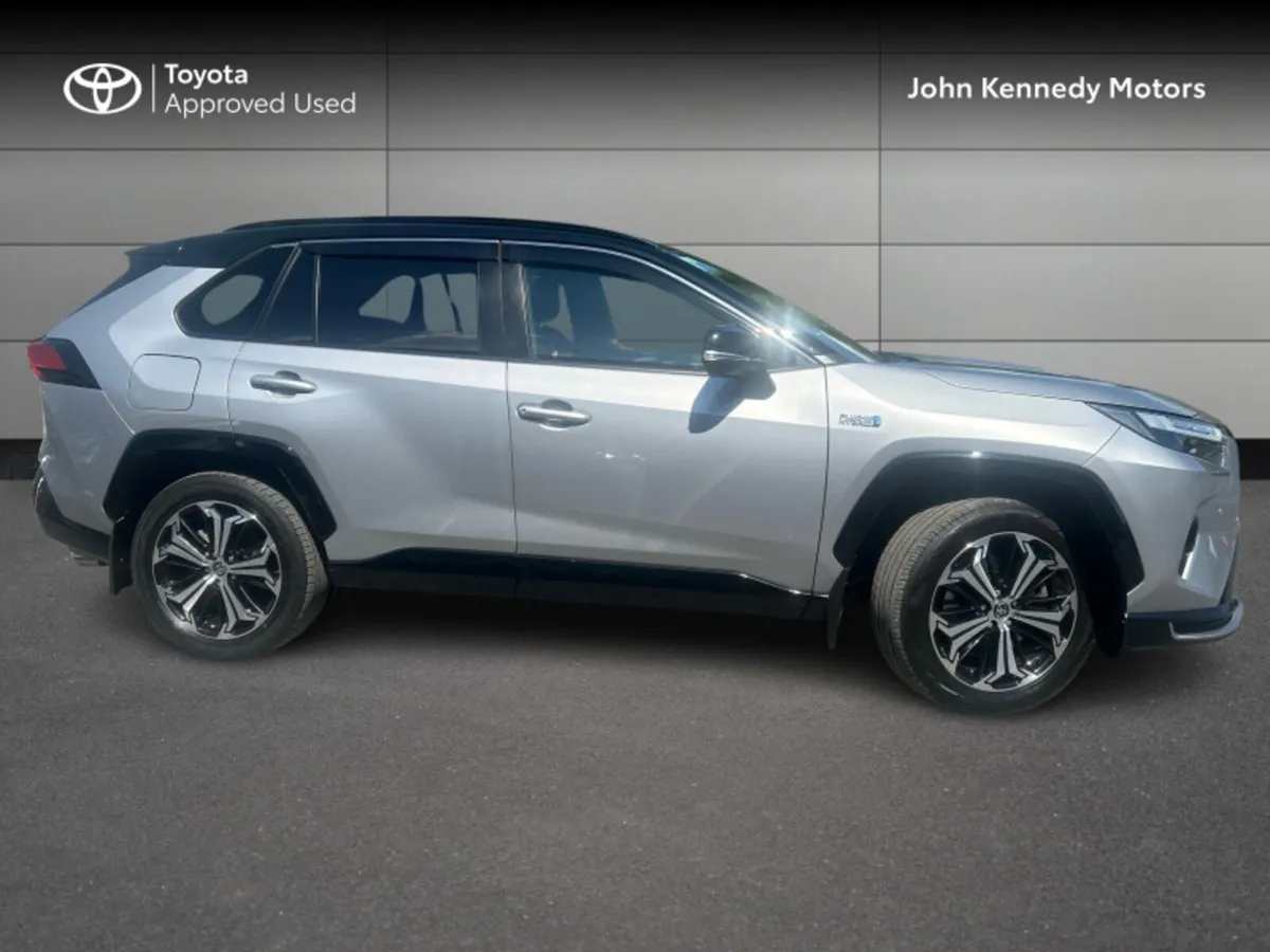 Toyota RAV4 PLUG-IN SPORT - Image 3