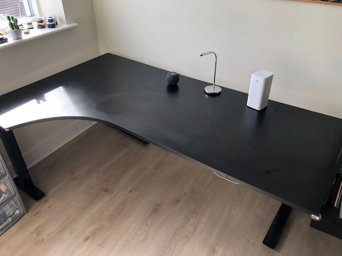 desk - Image 1