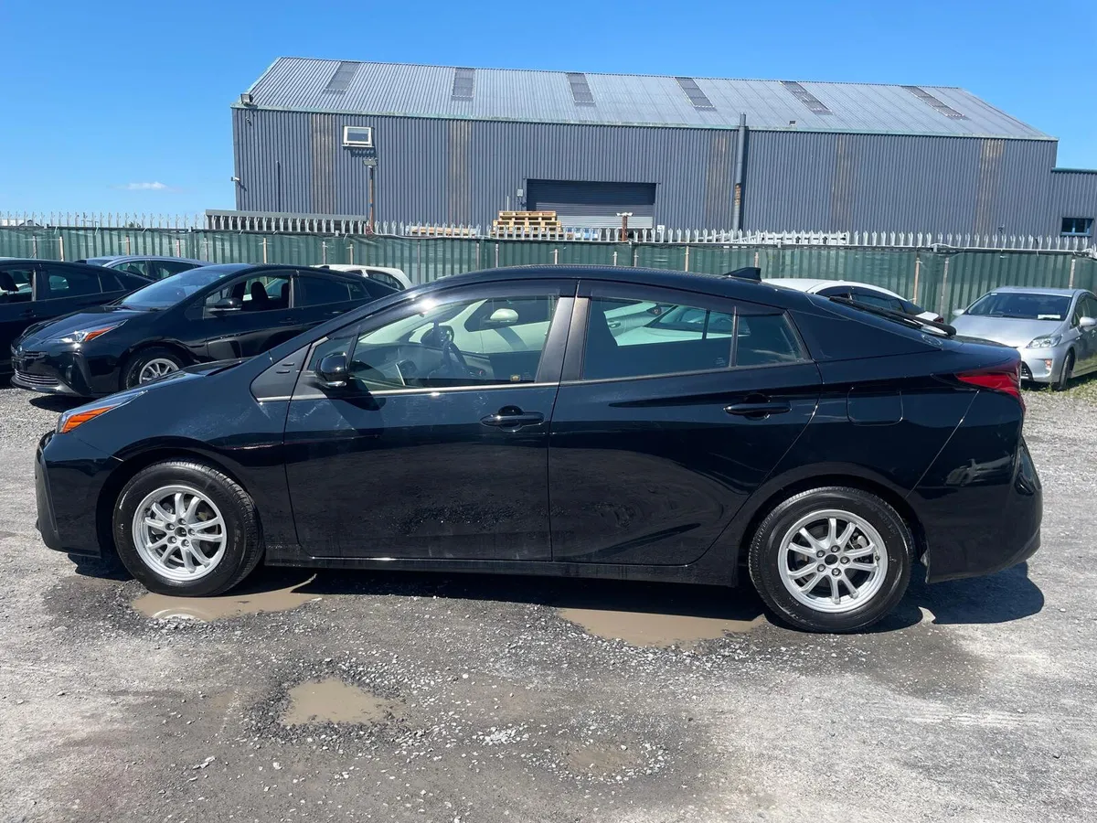 2022 Toyota Prius Hybrid Automatic LOW MILEAGE - Image 4