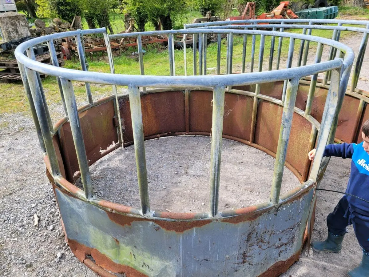 Round bale feeder - Image 1