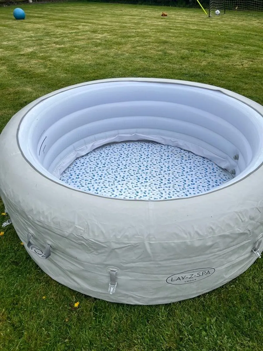 Lay-Z-Spa Vegas Hot Tub - Image 2