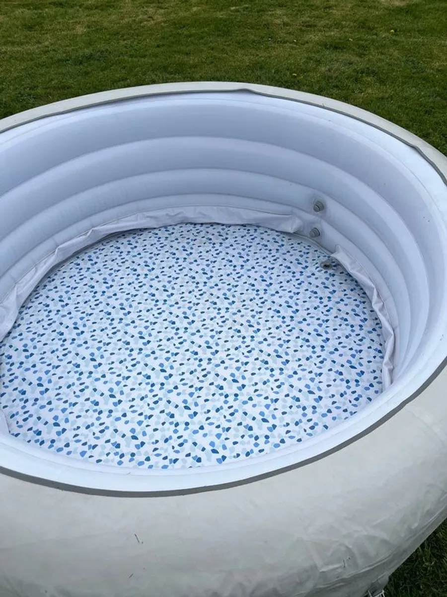 Lay-Z-Spa Vegas Hot Tub - Image 3