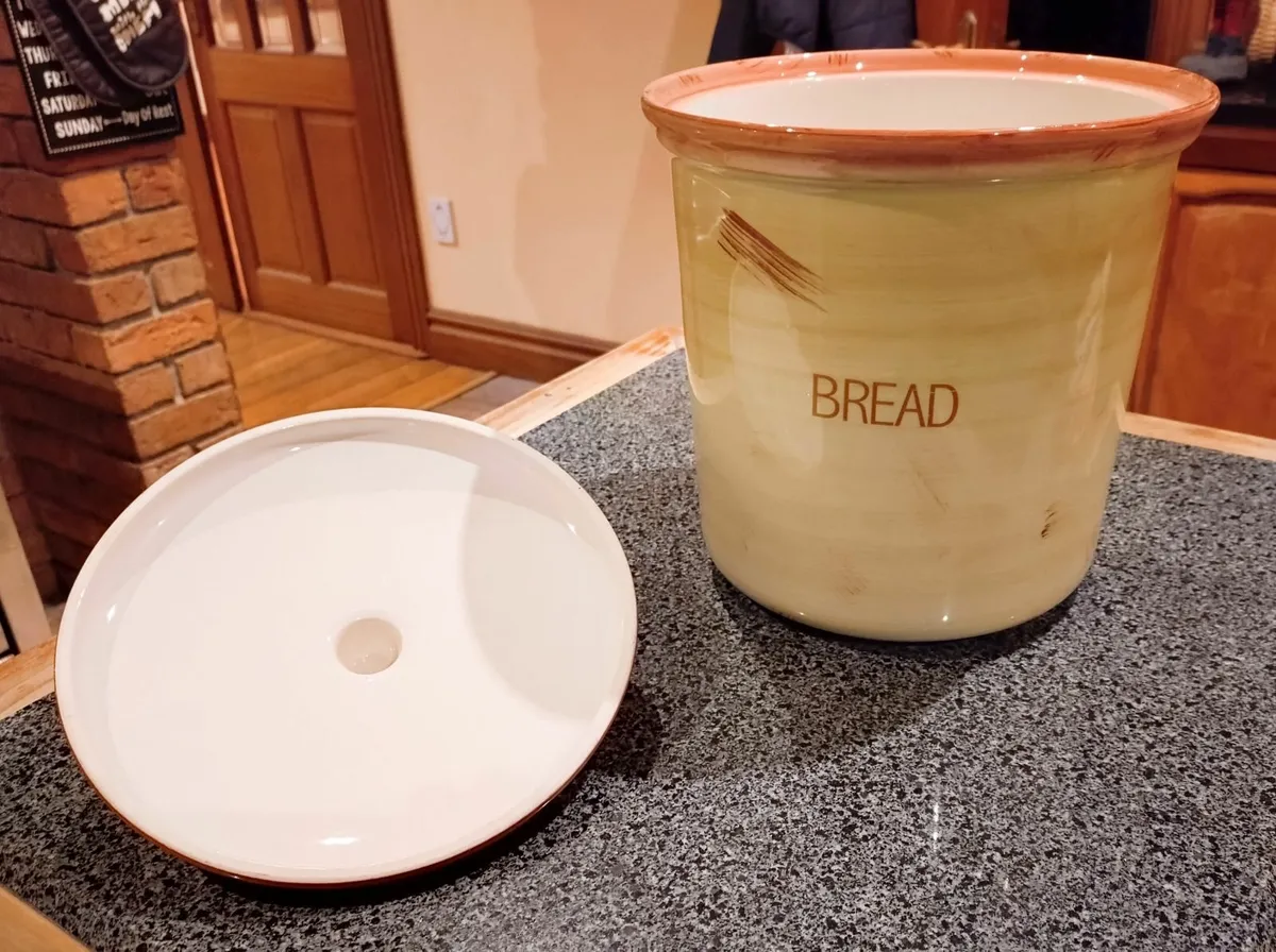 YELLOW & ORANGE BREAD BIN. - Image 3