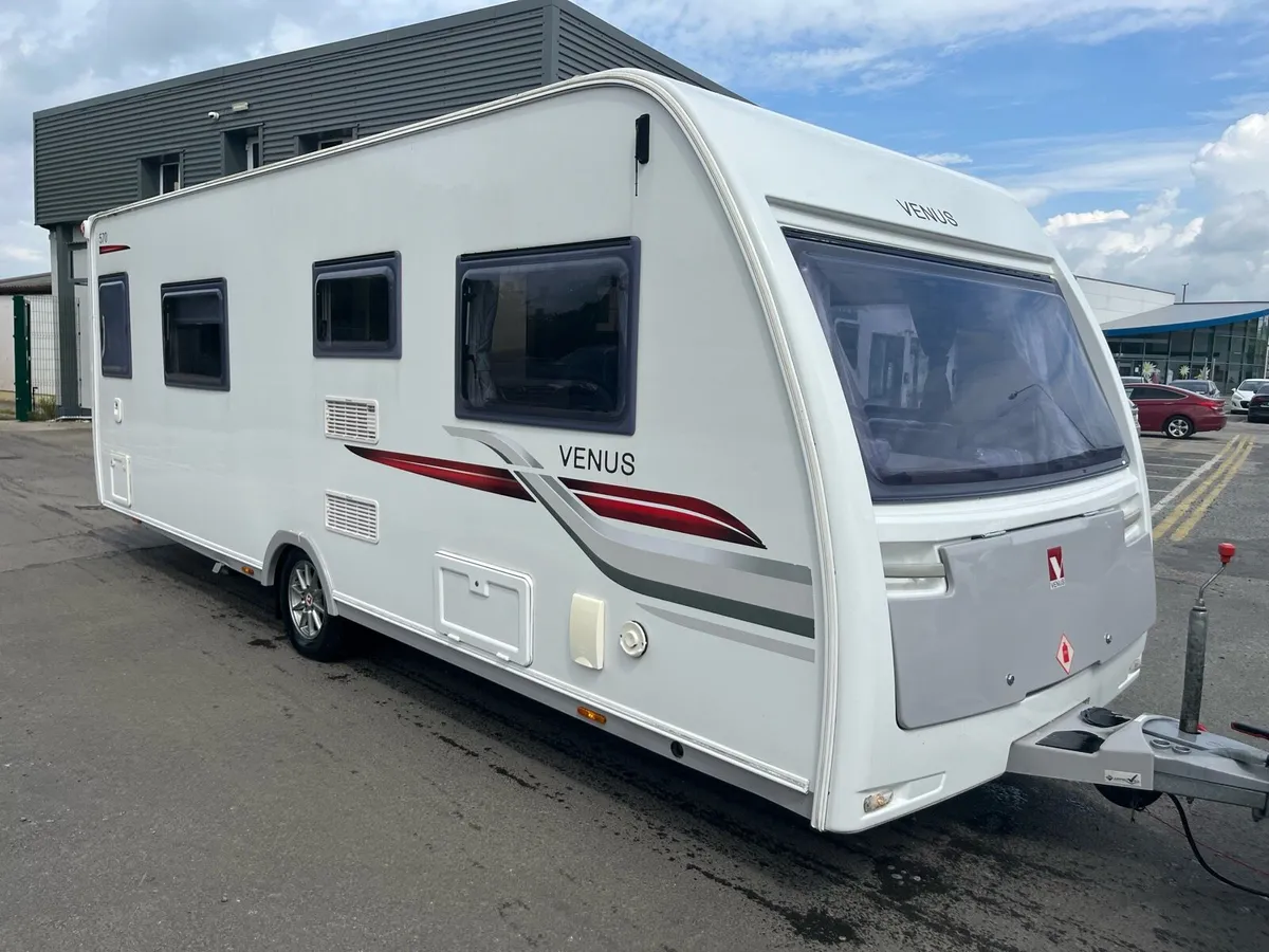 Lunar Venus 570 fixed lsland bed - Image 3