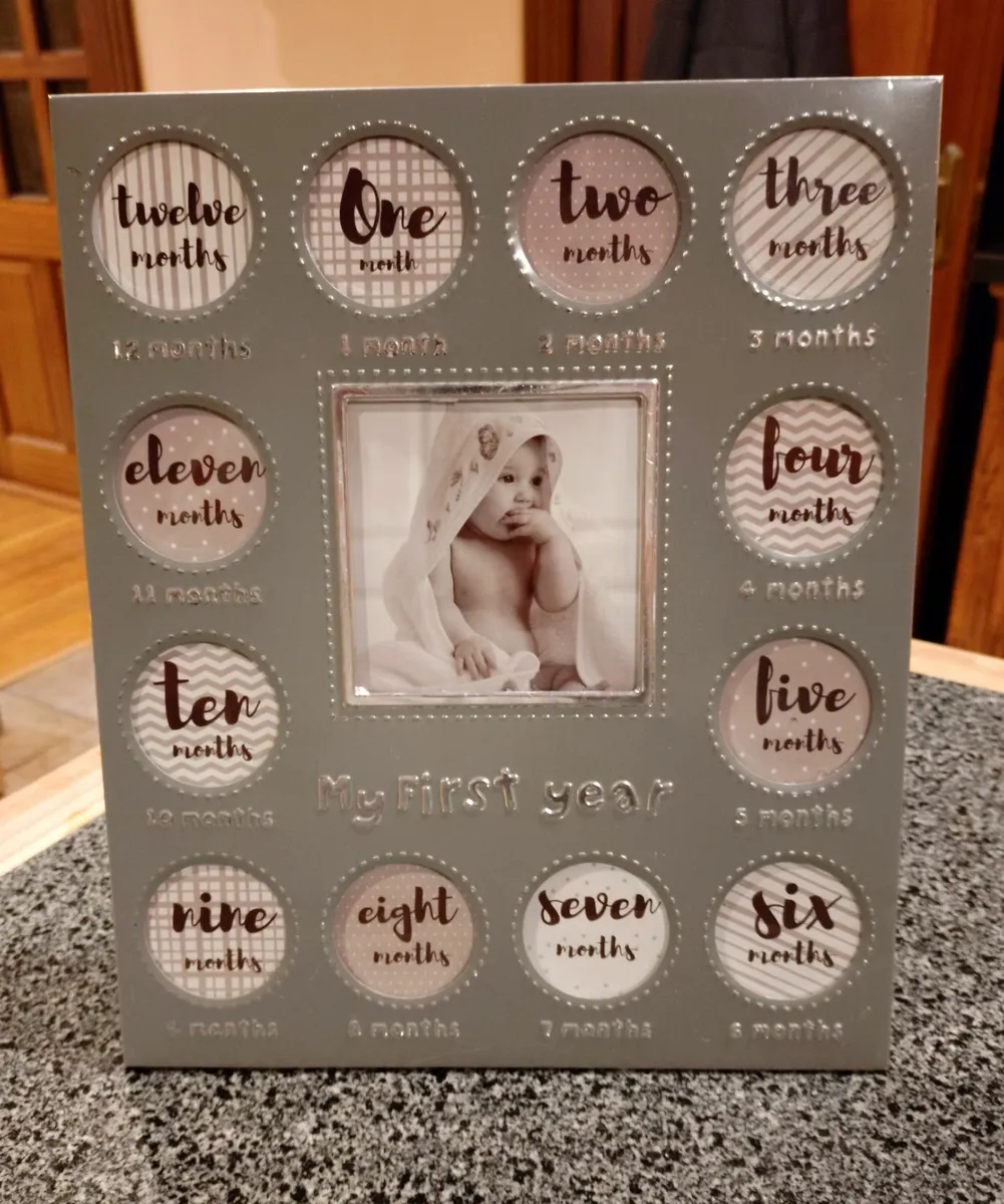 METAL BABY PHOTO FRAME (USED). - Image 1