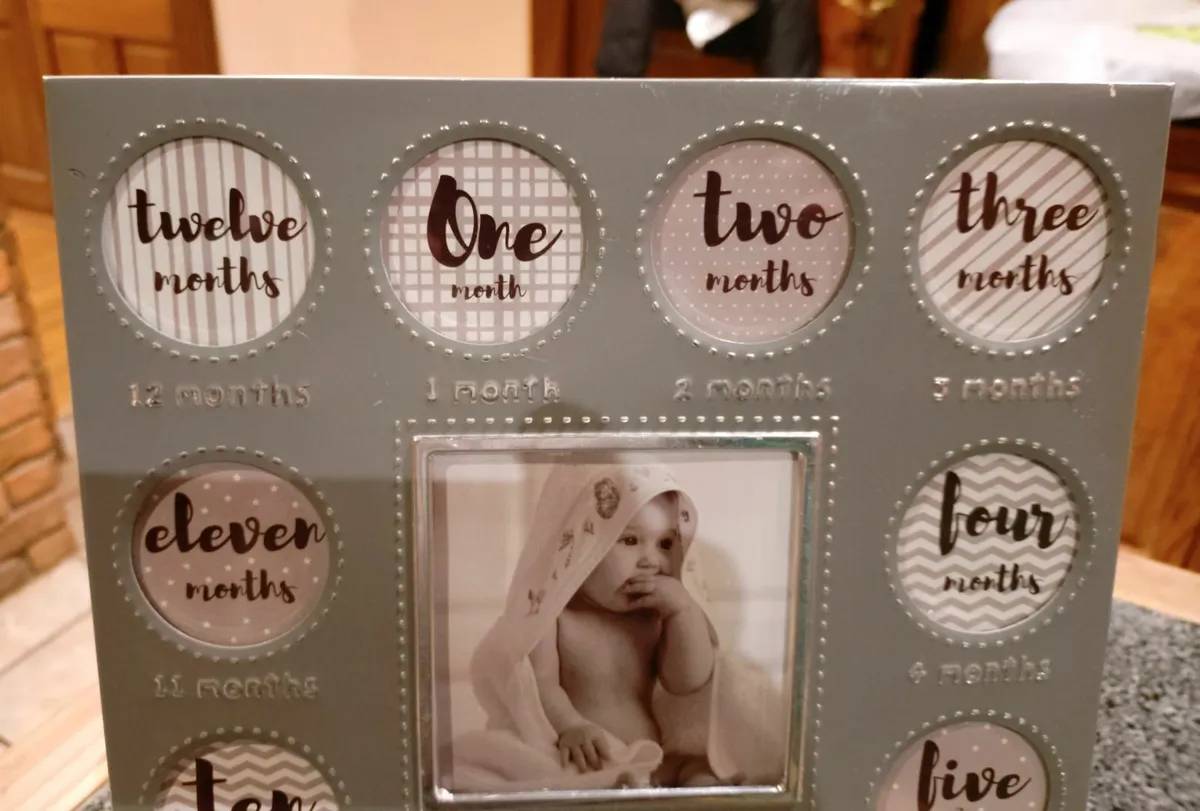 METAL BABY PHOTO FRAME (USED). - Image 2
