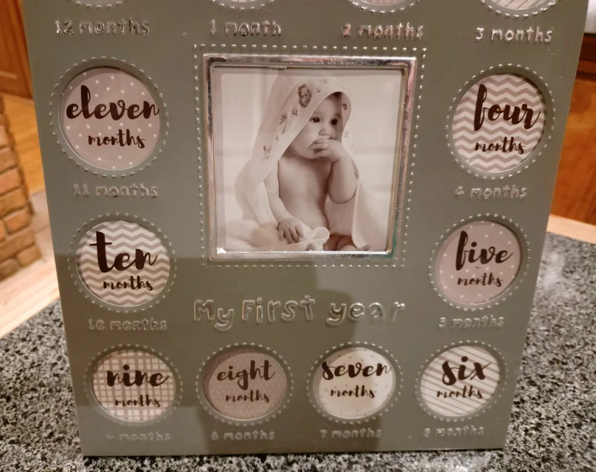 METAL BABY PHOTO FRAME (USED). - Image 3