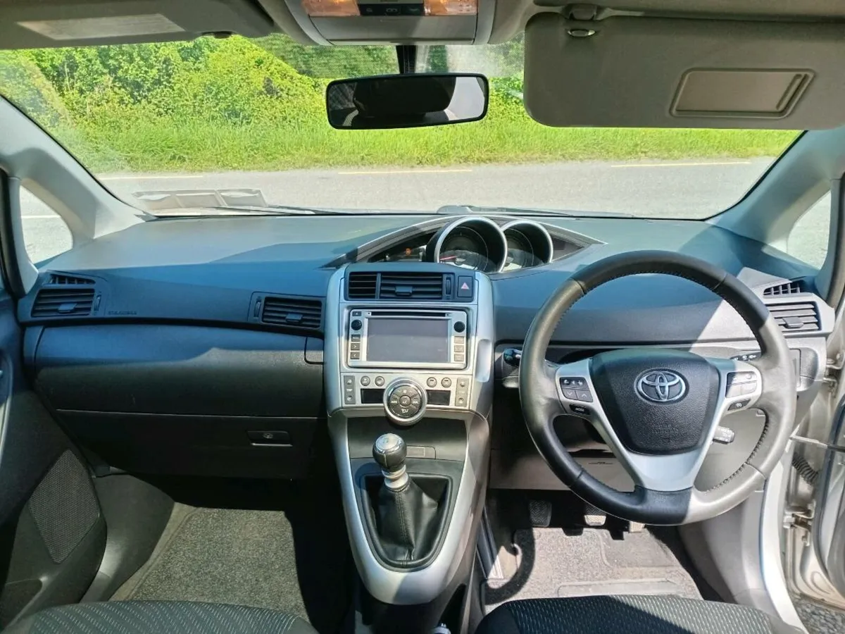12 Toyota verso 2 lit New Nct only 206 km 7 seats - Image 3