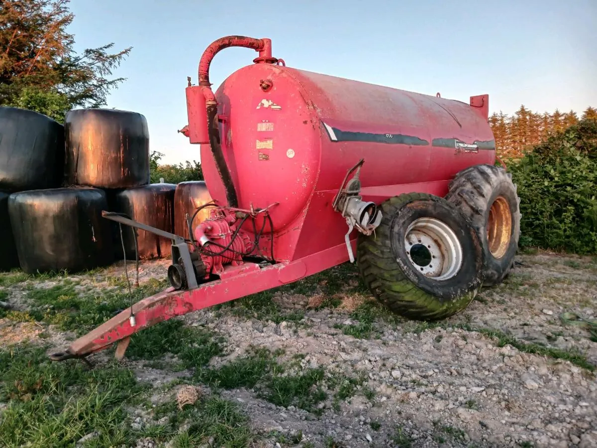 HiSpec 1600 slurry tank and Khun Mower - Image 4