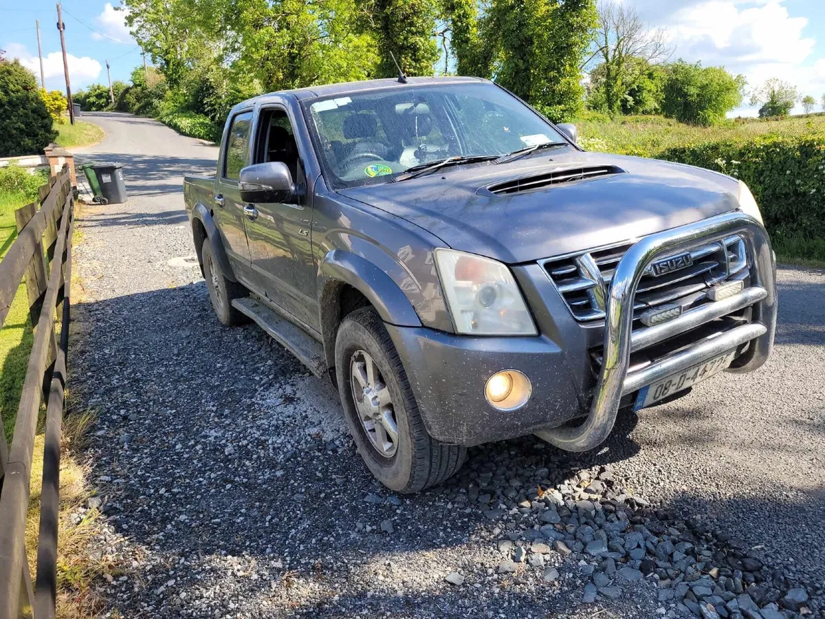 08 Isuzu D-Max Crew Cab Pickup - Image 2