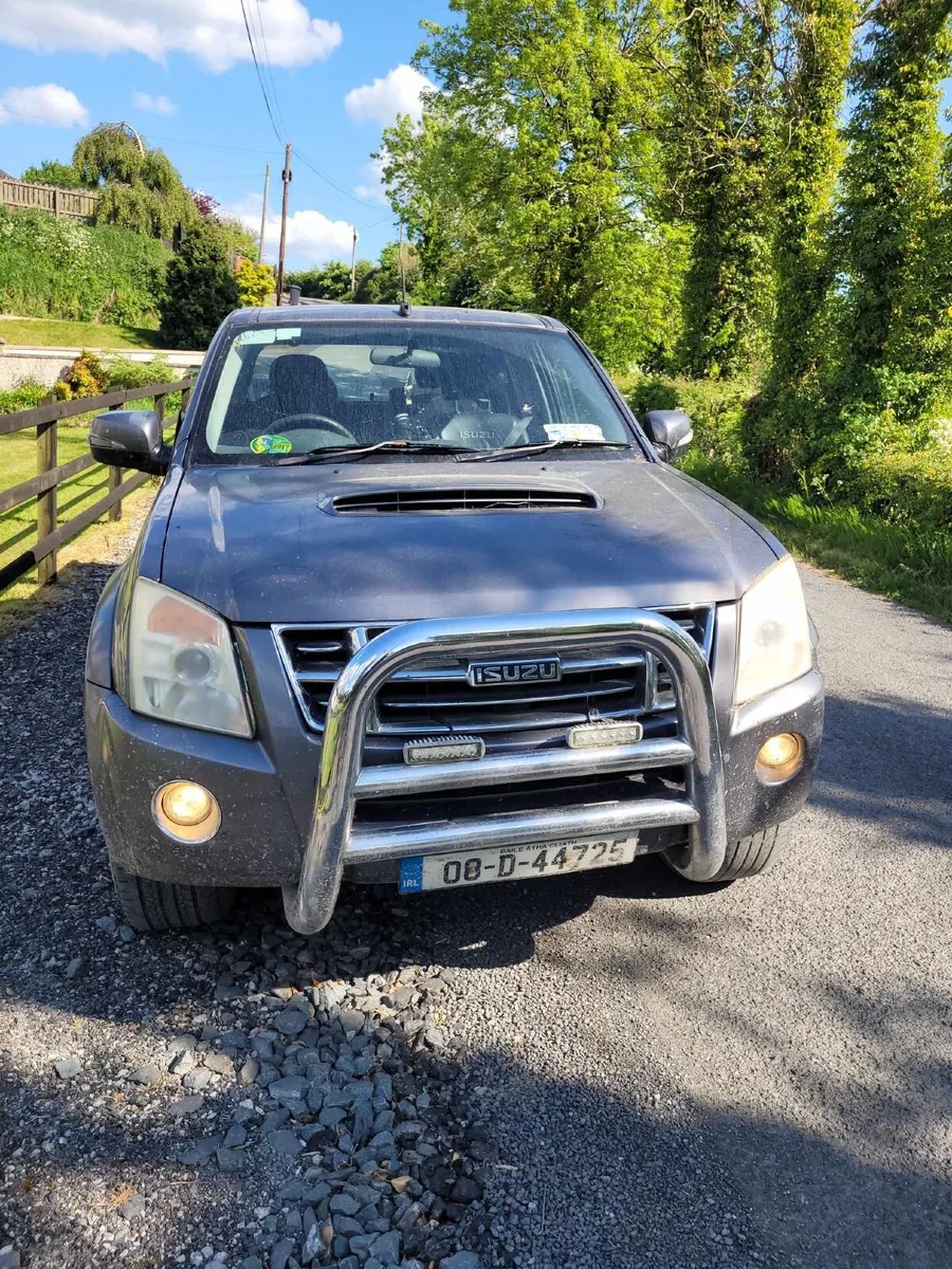 08 Isuzu D-Max Crew Cab Pickup - Image 3