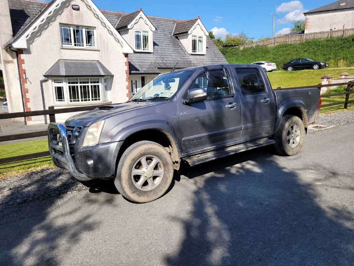 08 Isuzu D-Max Crew Cab Pickup - Image 1